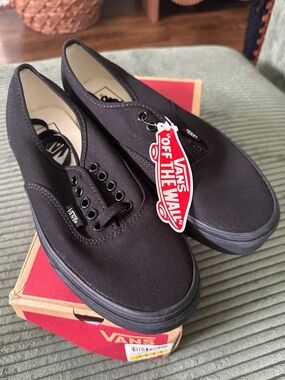 Vans Classic Style Canvas Sneakers in Black